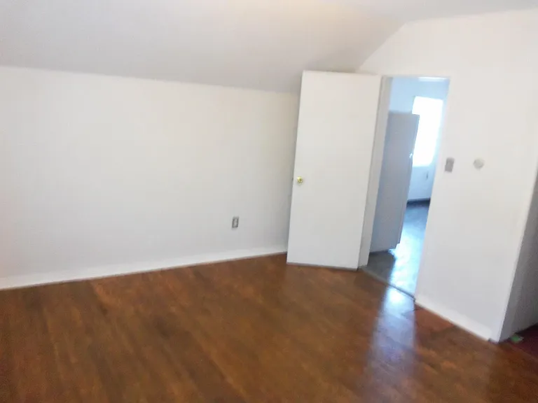 440 1/2 Florence St — Photo 10