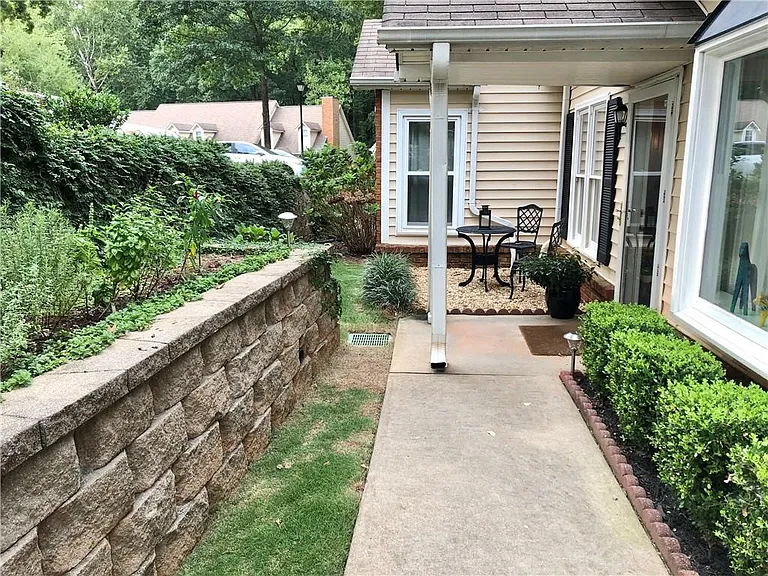 1042 Sasha Ln — Photo 12