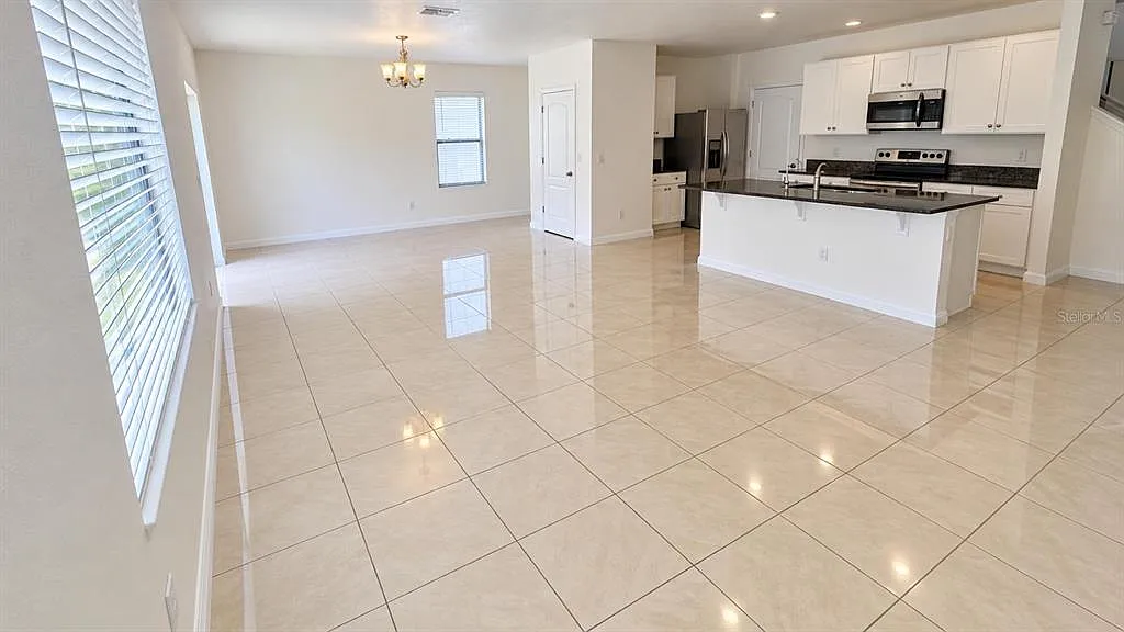 4 bed, 2.5 bath, 2904 sqft, $2,850 — Photo 2