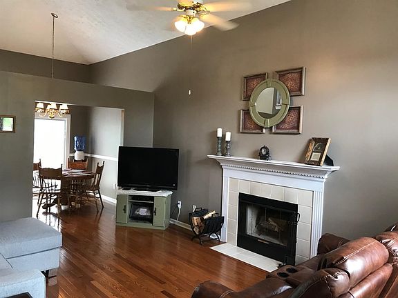 3rd image of 252 Gateway Park Cir