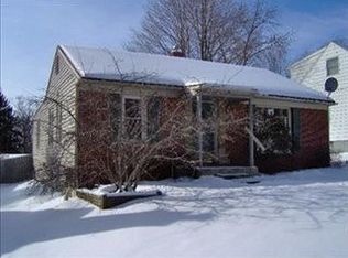 1642 Shangrai La Dr SE, Grand Rapids, MI 49508
