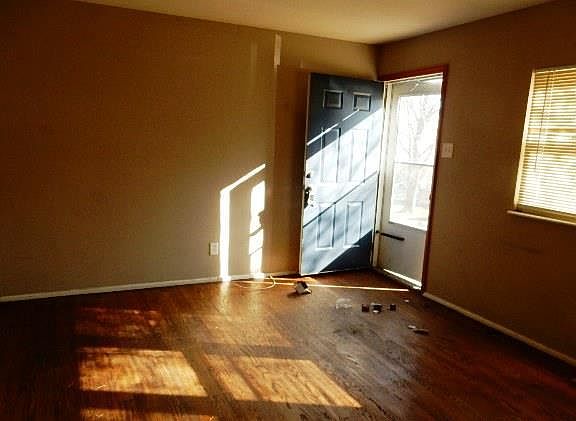 3rd image of 10035 Winkler Dr