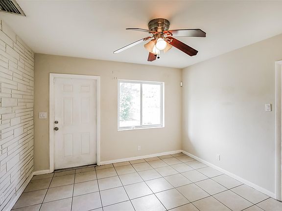 5th image of 1021 NW 25th Way