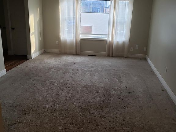 4th image of 652 Olde Towne Ave Unit L