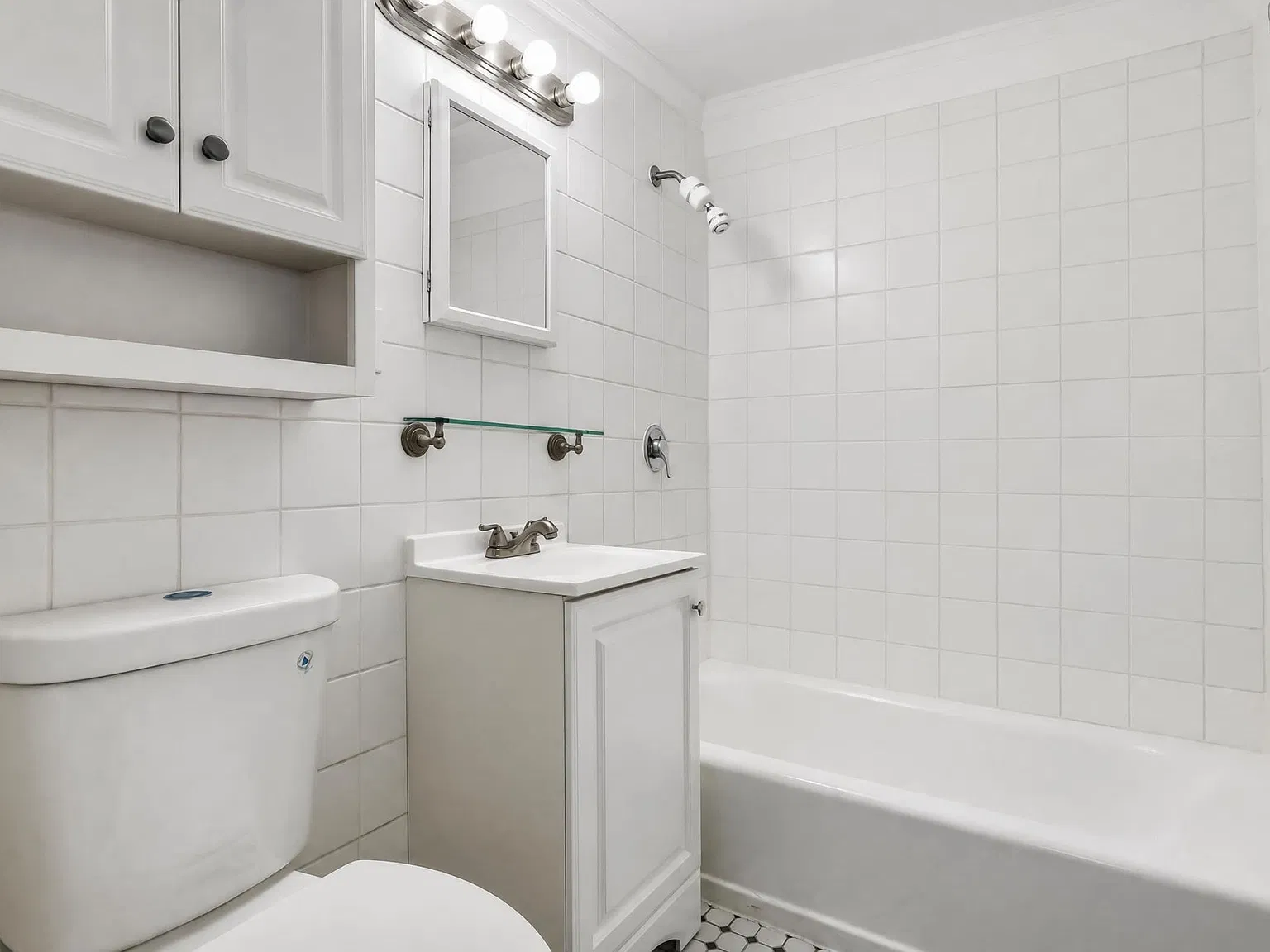2 bed, 693 sqft, $3,300 — Photo 2