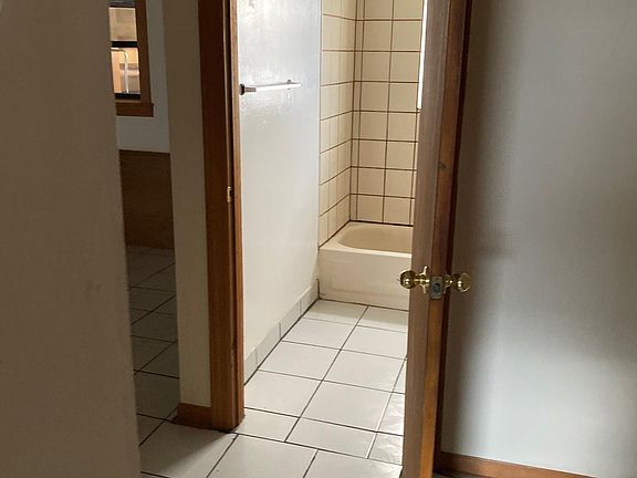 5th image of 1352 W Foster Ave #1352
