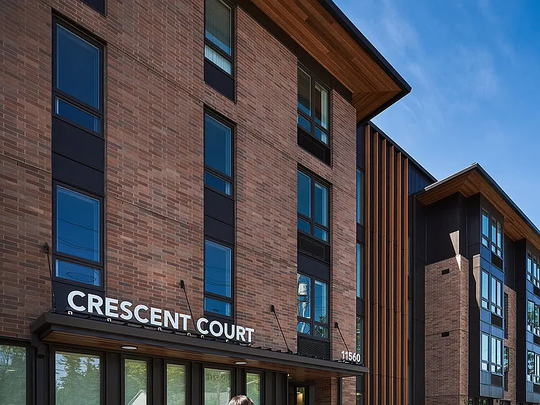 Crescent Court — Photo 2