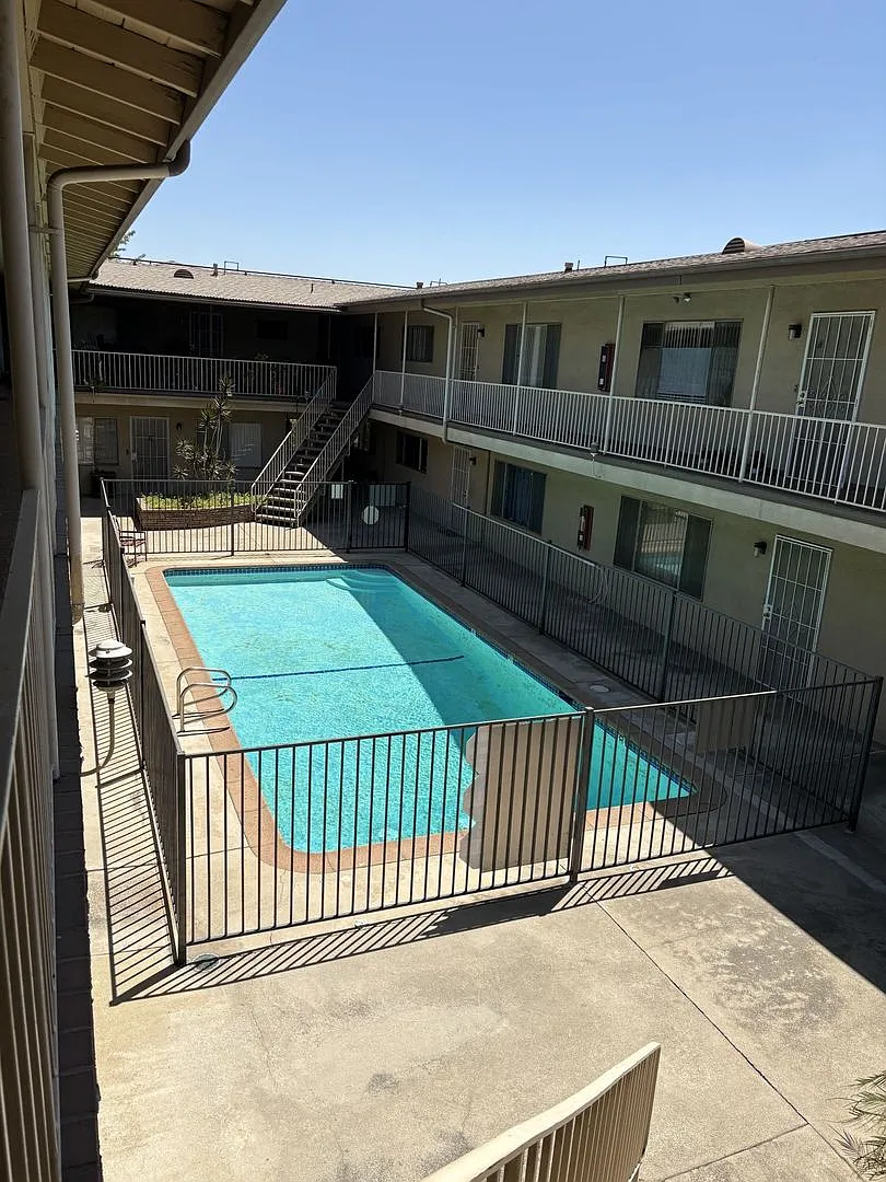 5931 Cloverly Apts — Photo 2