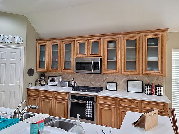 2nd image of 250 Farnworth Cir