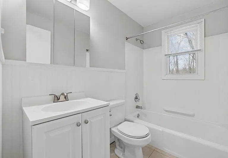 Fox Hill Commons — Photo 15