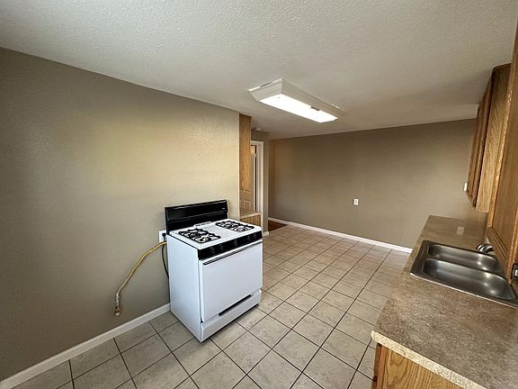 3rd image of 2038 Jackson Ave #A
