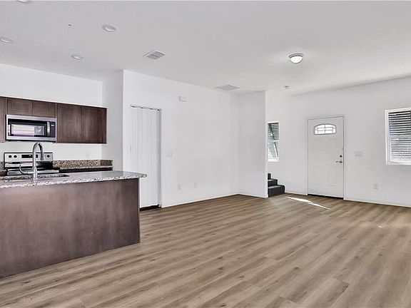 5th image of 579 Bethune Ave