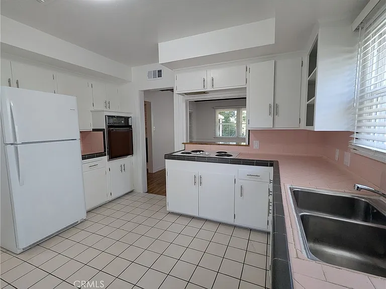 6829 McLennan Ave — Photo 12