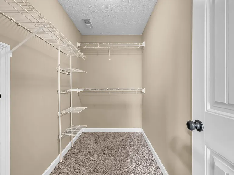 563 Falkland Cir — Photo 22
