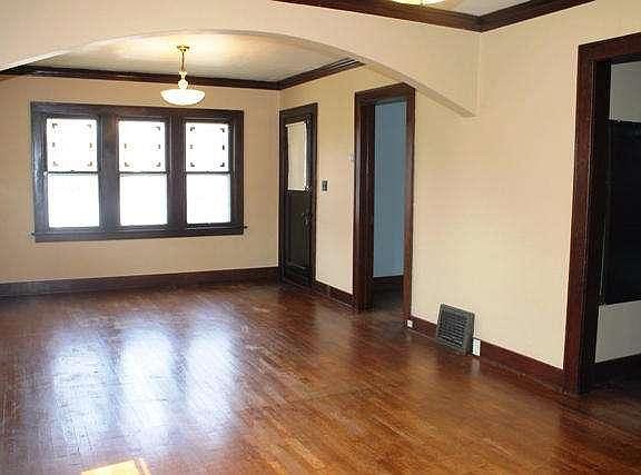5th image of 1123 E Ave S