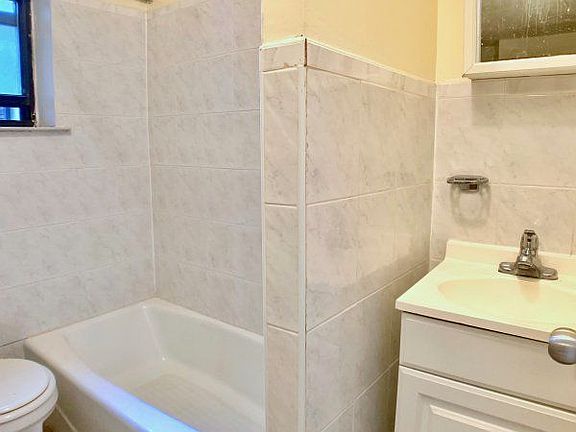 5th image of 160 Claremont Ave APT 3F