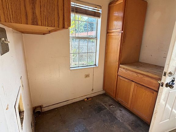5th image of 715 Scott Dr