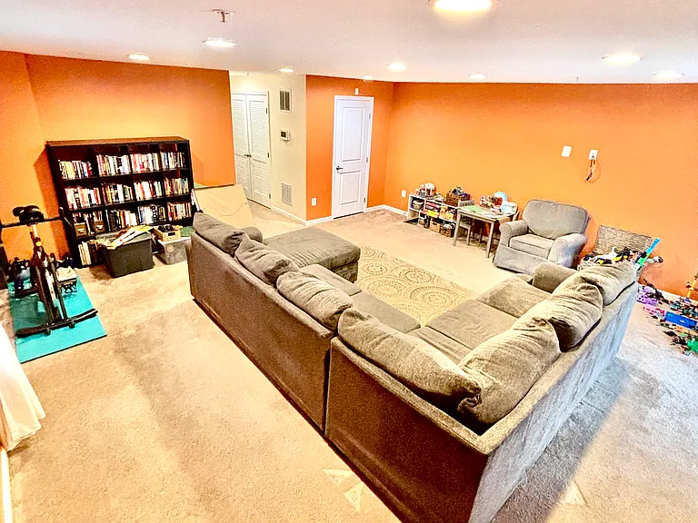 7673 Timbercross Ln — Photo 11