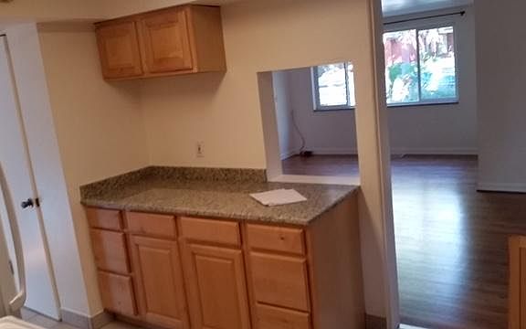 4th image of 1337 N Steele St