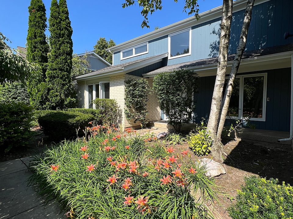 2nd image of 1303 Hidden Lake Dr