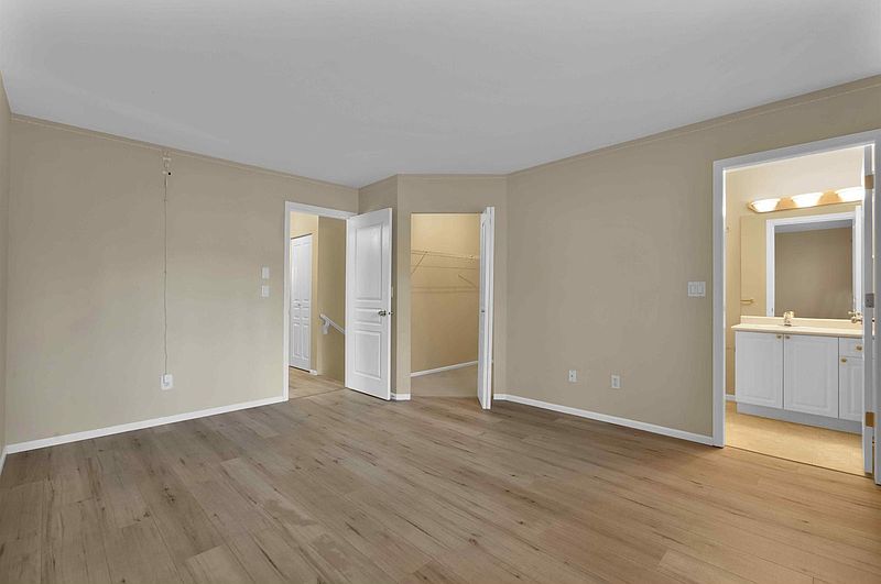 Surrey Townhouse for rent - 5 Bedrooms — photo 18
