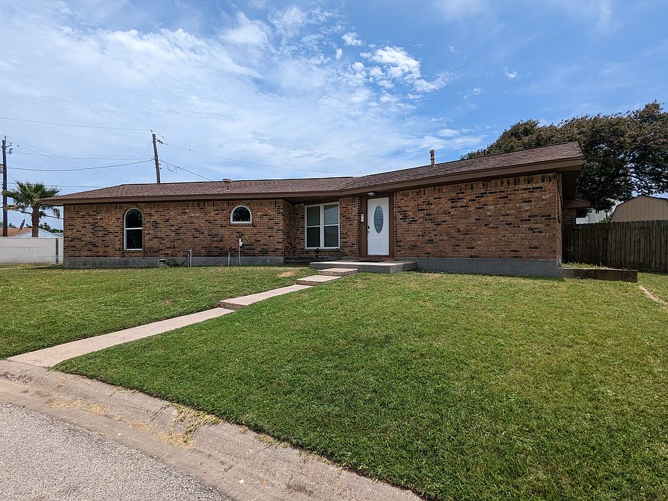 1st image of 1127 Bayou Cir