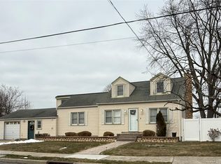 57 Laurel Road, Lindenhurst, NY 11757