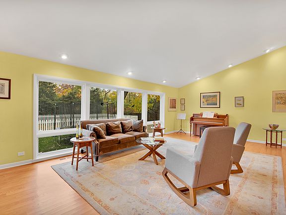 5th image of 315 Aspen Ln