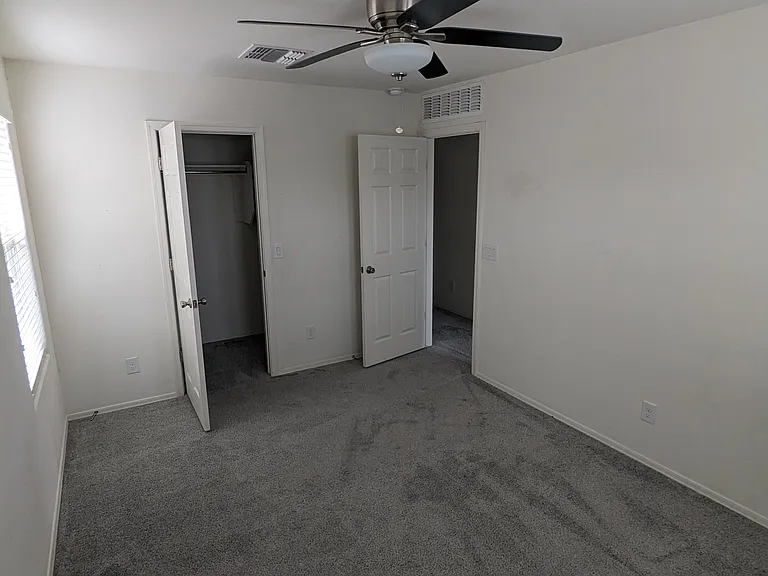 47 E Constitution Dr — Photo 21