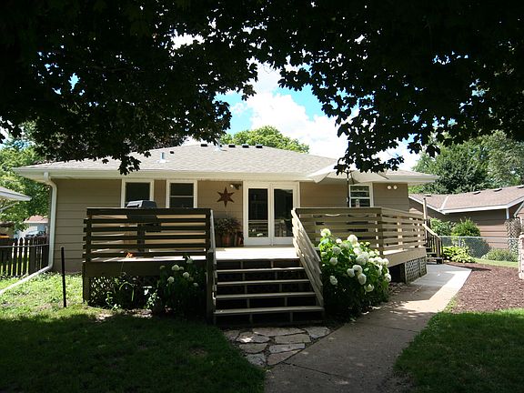 2nd image of 923 Spencer St S