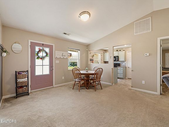 4th image of 9523 Honeydew Ln