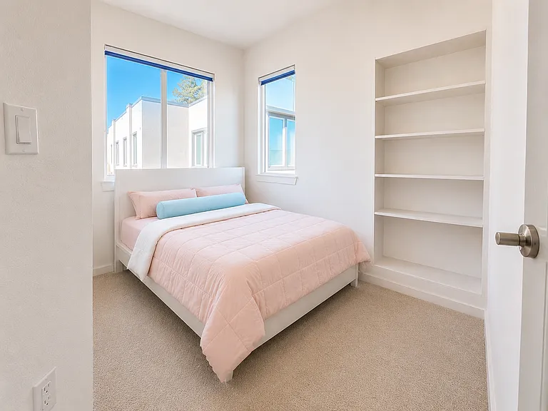 411 Toyama Dr — Photo 25