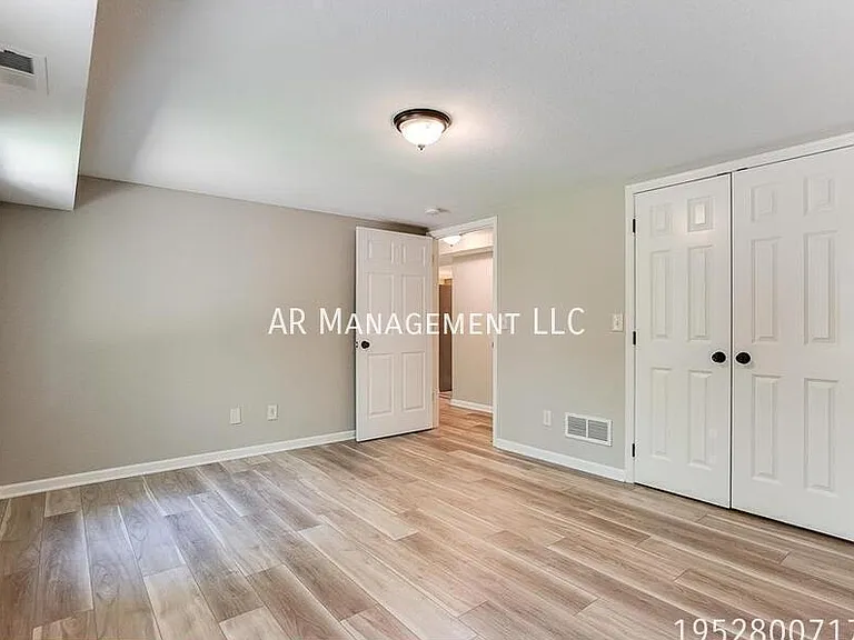 6416 Sherwood Ave — Photo 10