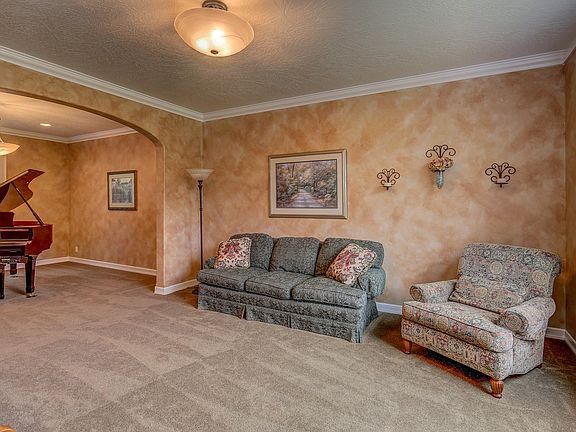 3rd image of 462 Champagne Creek Dr
