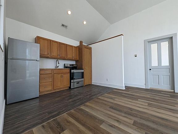 4th image of 108 N 1st St