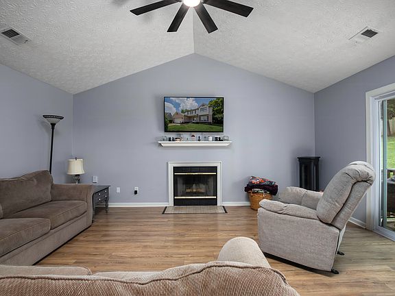 4th image of 407 Sweetbay Ct