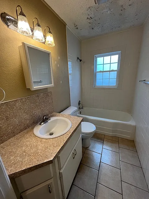 2412 28th - PM2 - 1 — Photo 4
