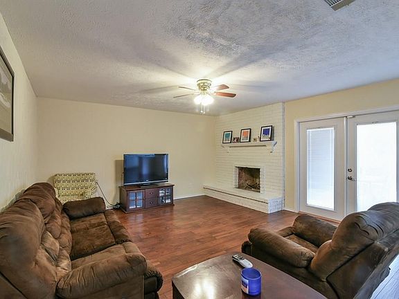4th image of 2316 Cottonwood Ln