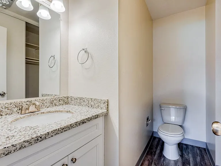 Michael Manor Apartments — Photo 16
