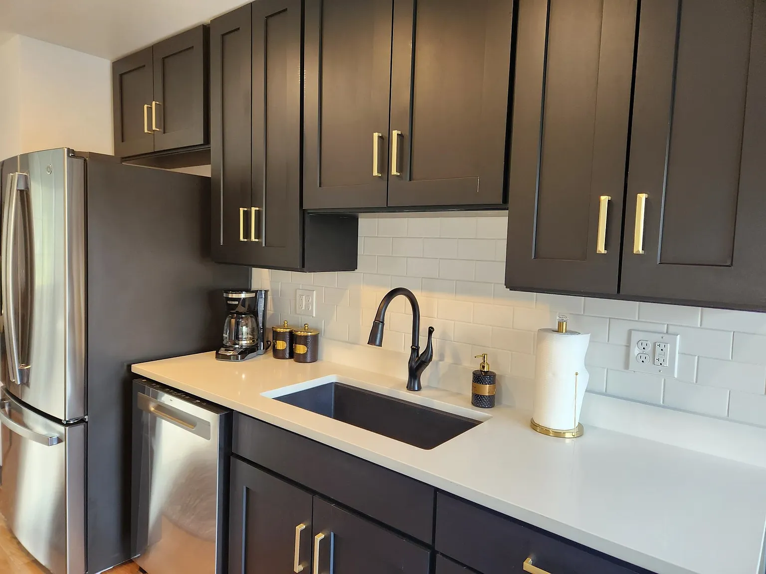1 bed, 1.0 bath, 952 sqft, $7,400 — Photo 2