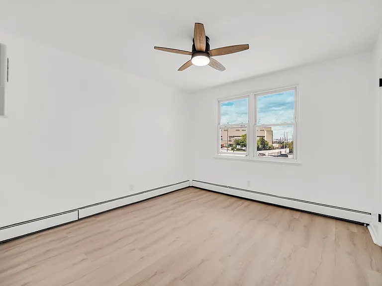 1307 Calumet Ave — Photo 12
