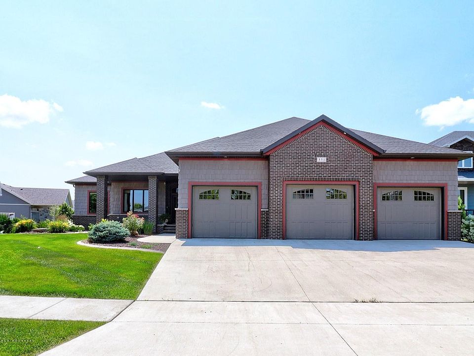 1st image of 551 Lizzie Pl E