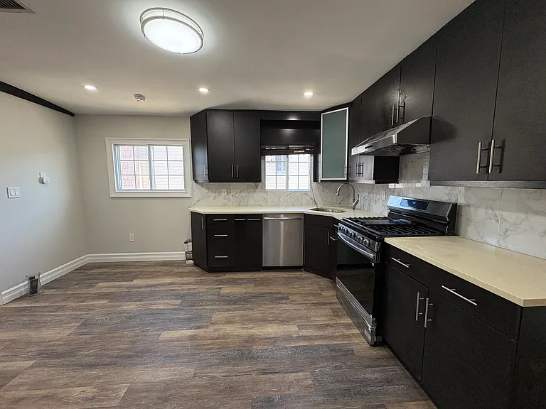 8 Rockville Ave #2 — Photo 12
