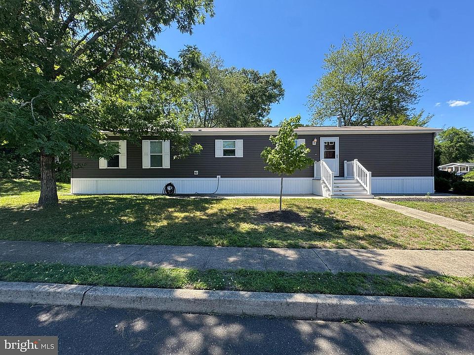 1st image of 19 N Meadowbrook Dr