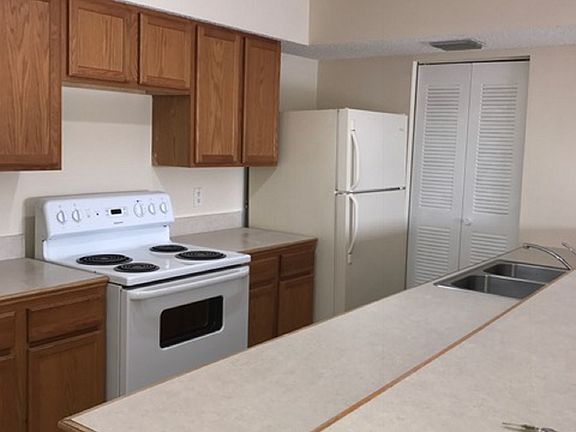 5th image of 9909 Westwood Dr Unit 36