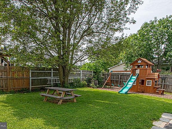 5th image of 75 Westminster Dr