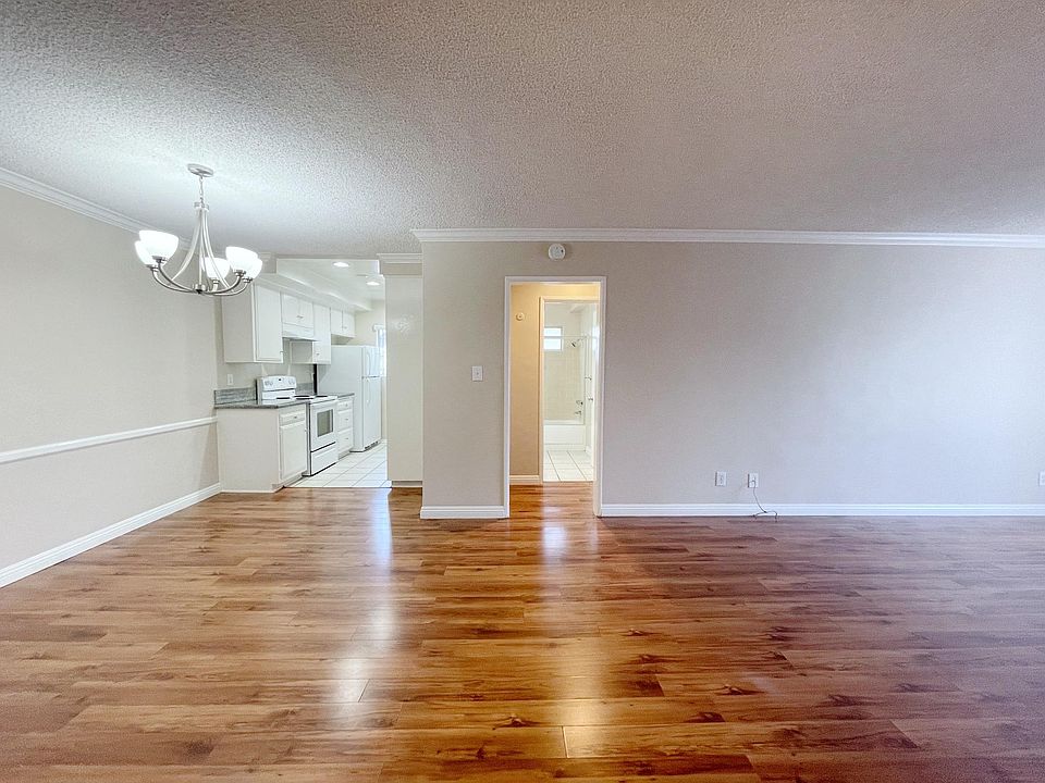1st image of 1204 Pine St APT 204