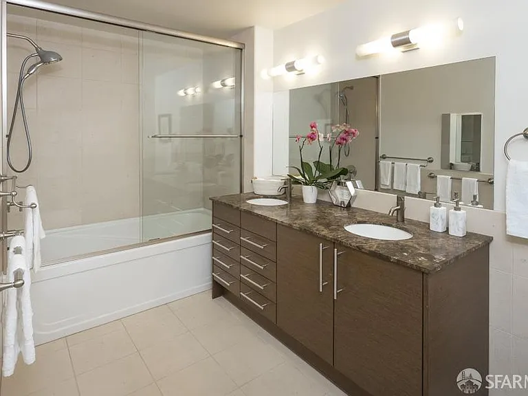 301 Main St #25E — Photo 2