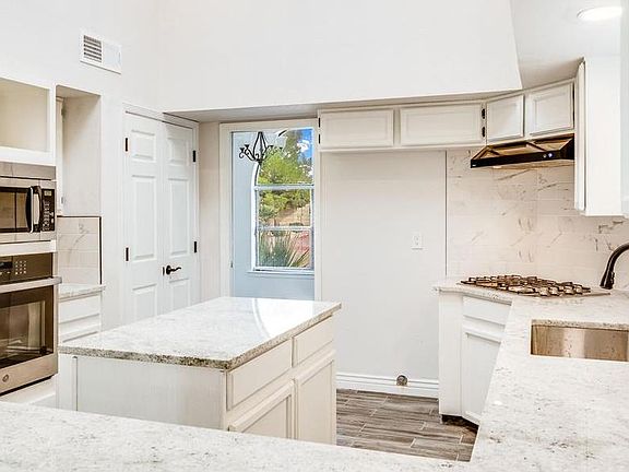 3rd image of 677 Bluff Canyon Cir