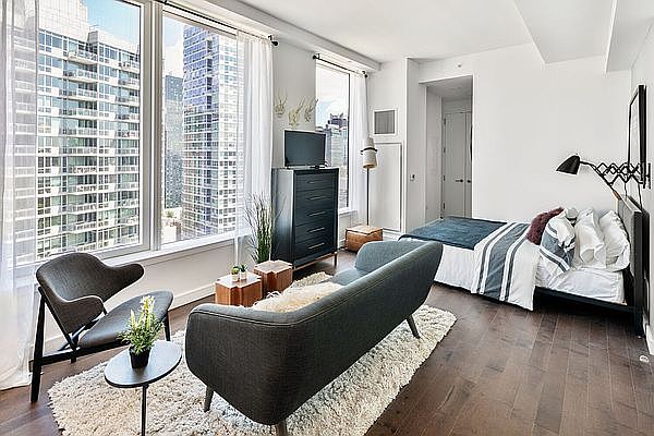 1st image of 515 W 36th St APT 14G